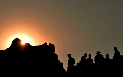 世界で4番目に古い天文台からの日の出、マケドニア