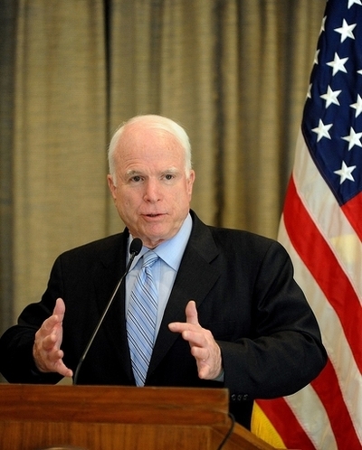 マケイン米議員、シリアへの軍事介入の可能性を示唆