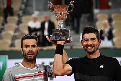 中米勢初のGS優勝、アレバロ/ロジェール組が男子複制す 全仏OP