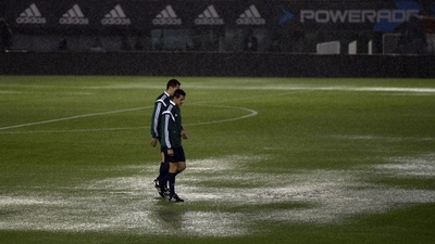 アルゼンチンとブラジルの一戦は雨天延期、W杯南米予選