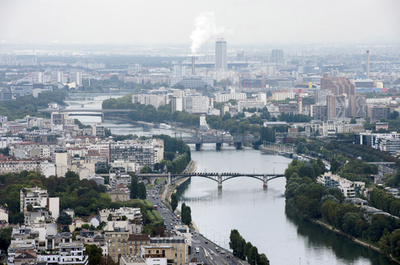殺人容疑の男、「被害者の血を飲んだ」と主張 仏