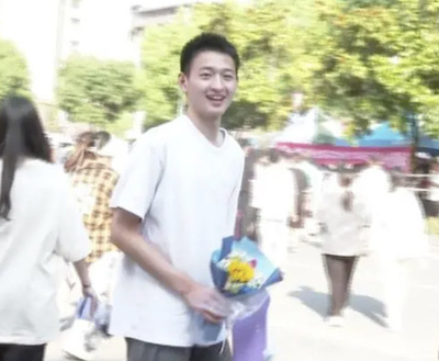 四川大地震で救出された男の子 北京大など名門大学から入学要請