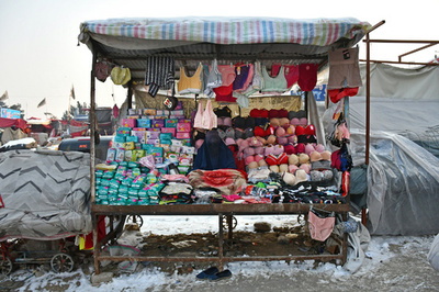 【今日の1枚】寒さをこらえ客待ち アフガニスタン