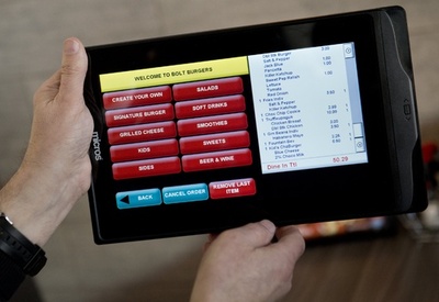 米レストランでタブレット端末導入拡大、手早く食事済ませたい客に人気