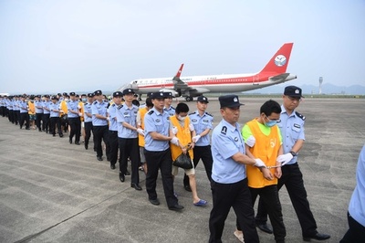 「高身長・金持ち・イケメン」装い…婚活サイト詐欺グループを摘発