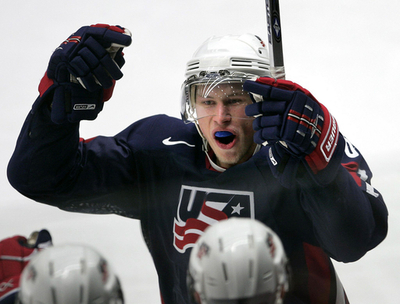 ＜アイスホッケー 世界U-20選手権大会＞米国 スウェーデンに競り勝ち3位となる - スウェーデン