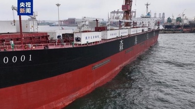 中国 世界初の8万トン級船底開放型養殖工船が引き渡し