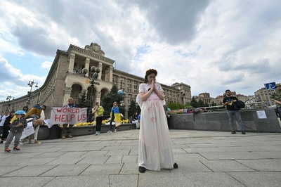 アゾフ連隊は「英雄」 ウクライナ市民、支援訴え