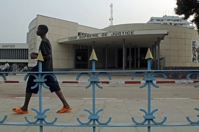 コンゴ軍事法廷、殺人罪のノルウェー人2人に死刑判決 ノルウェー政府にも賠償命令