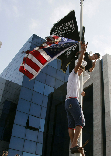 チュニジア米大使館前でデモ、押し入ろうとし鎮圧される