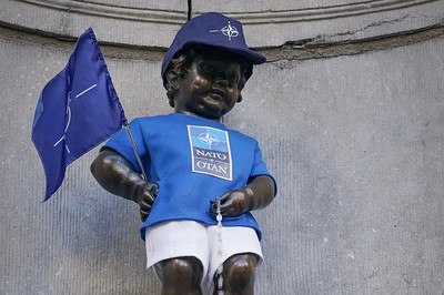 ブリュッセルの小便小僧も歓迎 NATO首脳会議