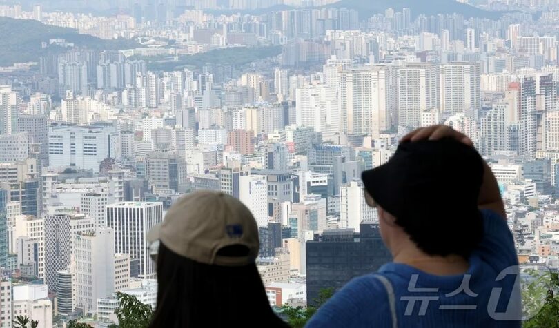 ソウル南山から望む市内のマンション群(c)news1