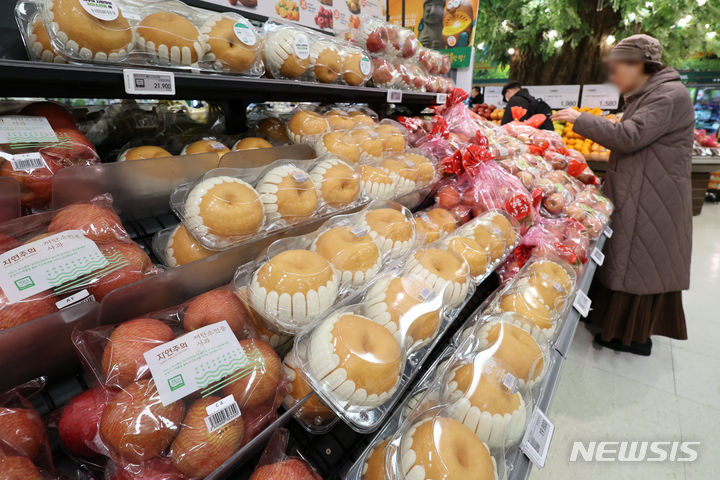 ソウル市内の大型マート(c)NEWSIS