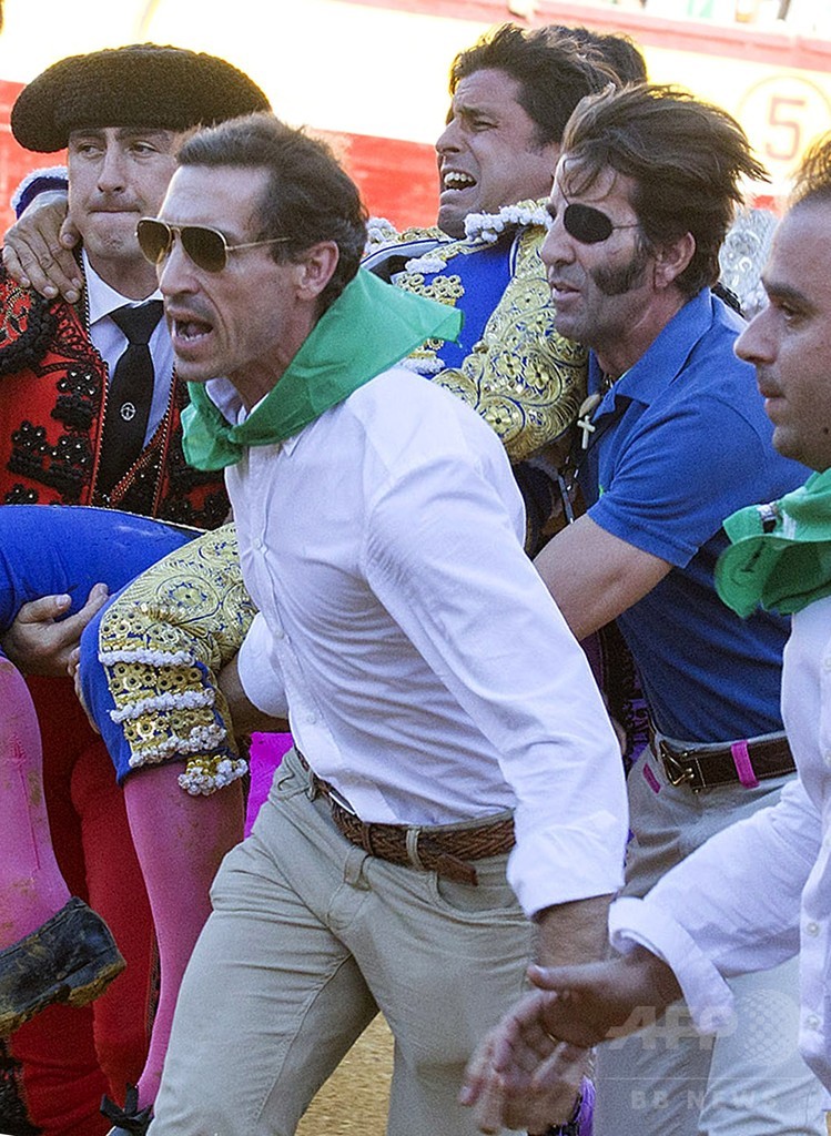 スペイン著名闘牛士、角で脚の付け根を突かれて重体