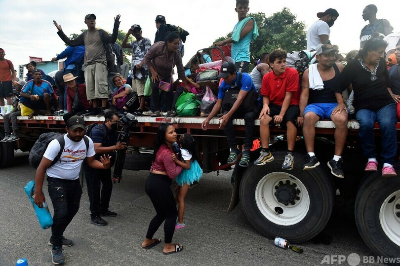 メキシコ、不法移民600人保護 トレーラー2台で移動