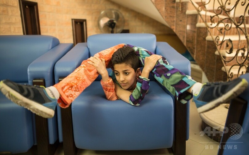 驚異の身体能力…ギネス記録狙うガザの「スパイダーボーイ」