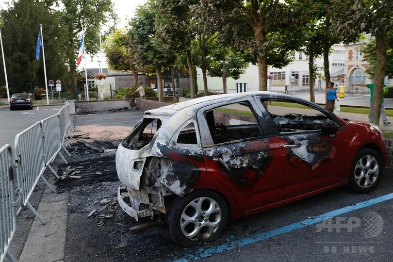 警察に拘束された若者が死亡 仏パリ郊外で暴動3夜連続 写真3枚 国際ニュース Afpbb News