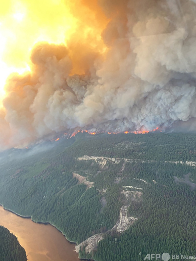 記録的熱波の北米西部、各地で山火事が発生