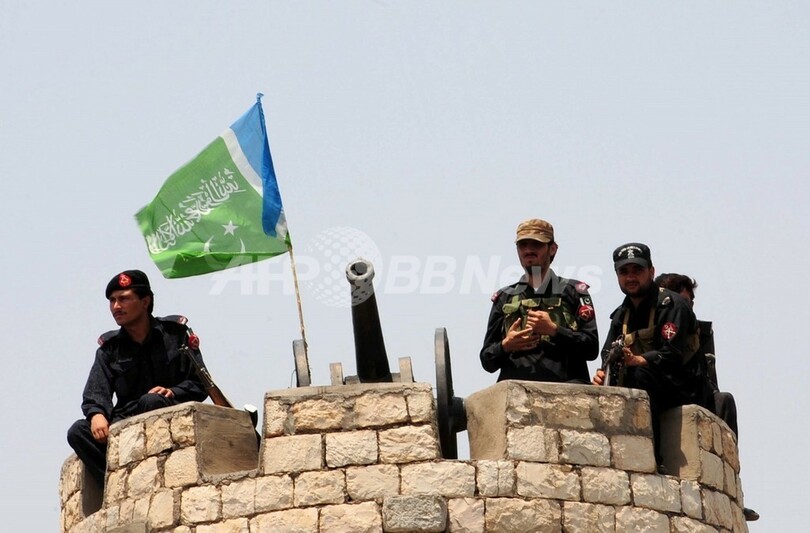 パキスタンで女性教師が銃撃され死亡