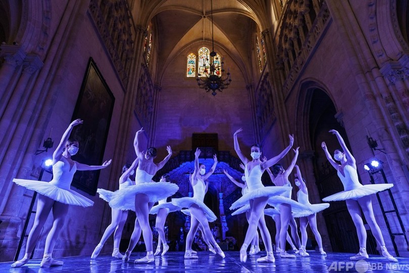 【今日の1枚】大聖堂で祝賀の舞、着工から800年