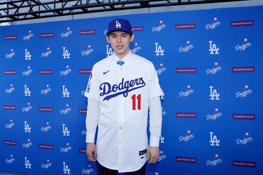 佐々木朗希がドジャース入団会見 背番号11お披露目 写真8枚 国際