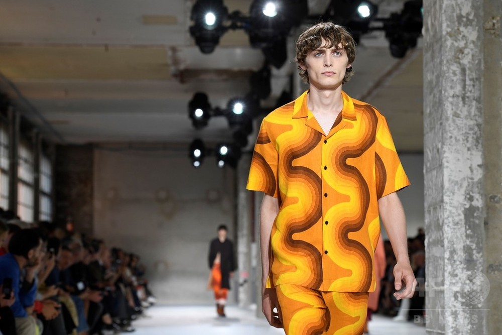 ヴェルナー・パントンにオマージュ、「ドリス ヴァン ノッテン