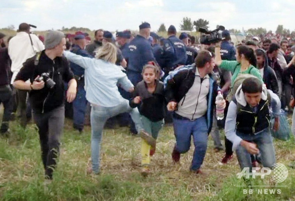 移民蹴った女性カメラマン 逆転無罪に ハンガリー最高裁 写真1枚 国際ニュース Afpbb News