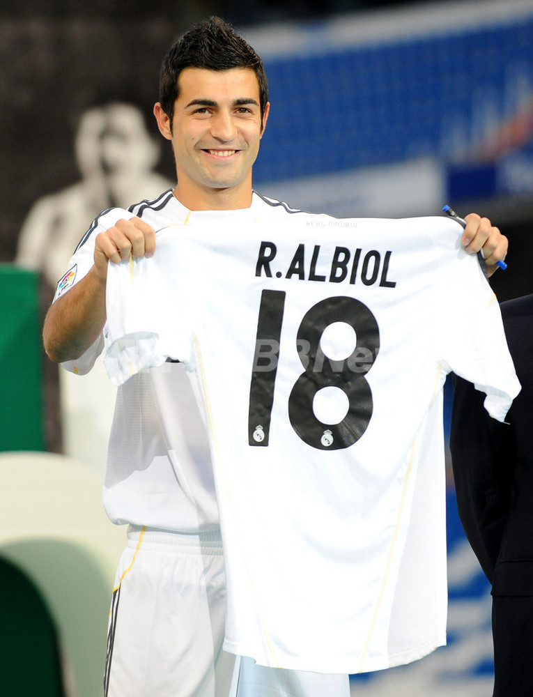 FT Champs Soccer: Real Madrid Raul 7 Action Figure - Visiontoys