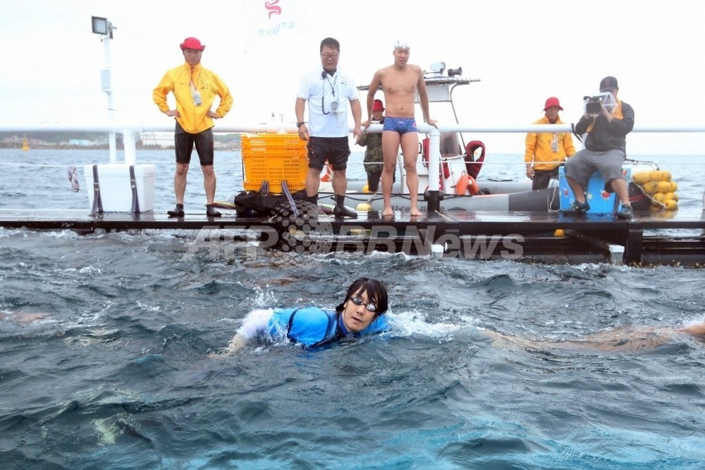 韓国遠泳リレー隊、竹島へ向け出発 15日上陸予定 写真3枚 国際ニュース：AFPBB News