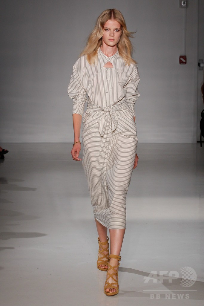 膝下丈のスカートでエレガントに、「ジル・スチュアート」15年春夏