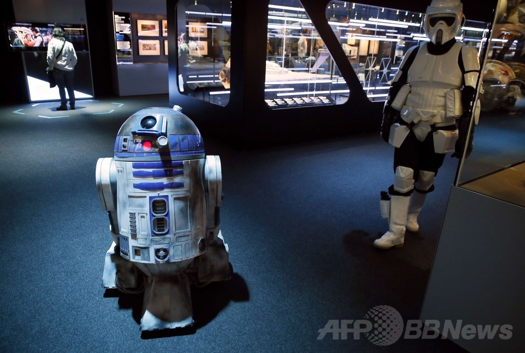 スター・ウォーズ世界の「個性」描く展覧会、パリ郊外