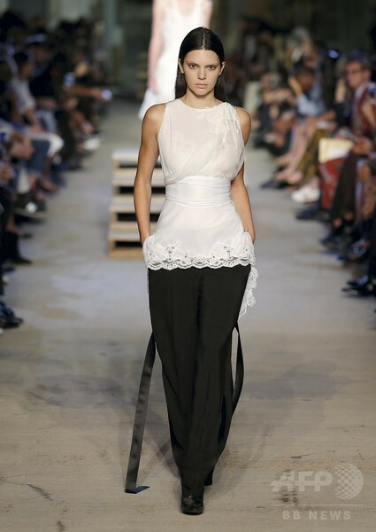 「ジバンシィ」16年春夏コレクション