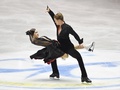 世界フィギュアスケート国別対抗戦2015、アイスダンス・ショートダンス。演技に臨むマディソン・チョーク/エヴァン・ベイツ組（2015年4月16日撮影）。(c)AFP/Toru YAMANAKA