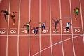 第19回世界陸上ブダペスト大会、男子100メートル決勝。トップでフィニッシュする米国のノア・ライルズ（左から4人目、2023年8月20日撮影）。(c)Jewel SAMAD / AFP