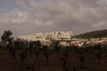 パレスチナ自治区ヨルダン川西岸の被占領地で、パレスチナ人の町アルカデルの土地に建てられたイスラエル入植地（2024年3月6日撮影）。(c)HAZEM BADER / AFP