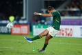 ラグビーW杯日本大会・準決勝、ウェールズ対南アフリカ。コンバージョンキックを決める南アフリカのハンドレ・ポラード（2019年10月27日撮影）。(c)Odd Andersen / AFP