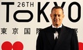 第26回東京国際映画祭（Tokyo International Film Festival）のオープニングイベントに登場したトム・ハンクス（Tom Hanks、2013年10月17日撮影）。(c)AFP/TOSHIFUMI KITAMURA