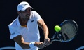 全豪オープンテニス、男子シングルス1回戦。リターンを打つジュリアン・ベネトー（2018年1月16日撮影）。(c)AFP/Paul Crock