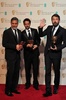 英国アカデミー賞（British Academy Film Awards）で、作品賞を受賞した『アルゴ（Argo）』の製作者。（左から）ジョージ・クルーニー（George Clooney）、グラント・ヘスロヴ（Grant Heslov）、ベン・アフレック（Ben Affleck、2013年2月10日撮影）。(c)AFP/Carl COURT