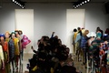 米ニューヨーク市内で発表された「ジェレミー スコット」15/16年秋冬コレクション（2015年2月18日撮影）。(c)AFP/Getty Images/Arun Nevader