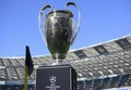 サッカー欧州チャンピオンズリーグ決勝、レアル・マドリード対リバプール。試合会場となるキエフのオリンピックスタジアムに置かれたトロフィー（2018年5月26日撮影）。(c)AFP PHOTO / LLUIS GENE