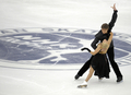 09-10フィギュアスケートGPシリーズ第4戦NHK杯（NHK Trophy 2009）アイスダンス・コンパルソリーダンス（規定、CD）。31.72点を記録し3位だったロシアのエカテリーナ・ボブロワ（%%Ekaterina Bobrova%%）／ドミトリ・ソロビエフ（%%Dmitri Soloviev%%）組。（2009年11月6日撮影）(c)AFP/TOSHIFUMI KITAMURA