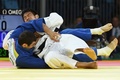 リオデジャネイロ五輪、柔道男子81キロ級の3位決定戦でアブタンディル・チリキシビリと対戦する永瀬貴規（2016年8月9日撮影）。(c)AFP/Toshifumi KITAMURA