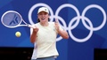 パリ五輪、テニス女子。会場で練習するポーランドのイガ・シフィオンテク（2024年6月23日撮影）。(c)Claudia Greco / POOL / AFP