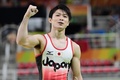 リオデジャネイロ五輪、体操男子個人総合決勝。ガッツポーズを見せる内村航平（2016年8月10日撮影）。(c)AFP/Emmanuel DUNAND