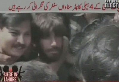 包囲された警察学校内で大きな爆発、パキスタン・ラホール