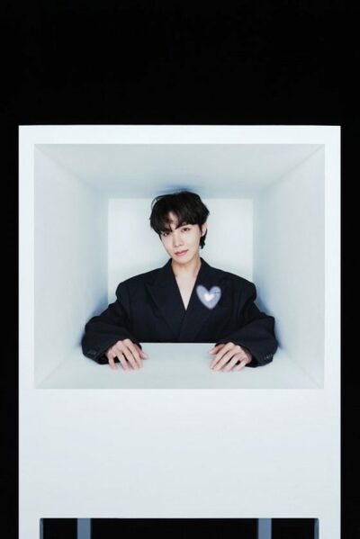 J-HOPE、「Jack In The Box (HOPE Edition)」 黒と白のコンセプトフォト公開
