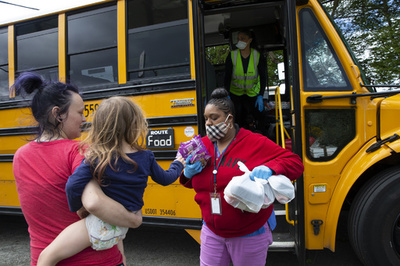 米国の子ども、5人に1人が十分に食べられず 新型コロナ影響で