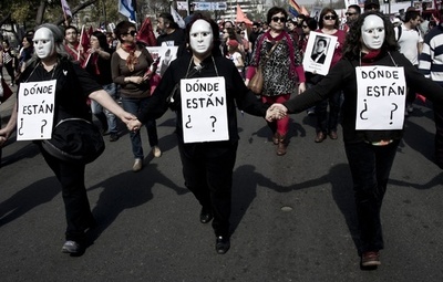 人権求めて6万人がデモ、クーデターから40年のチリ