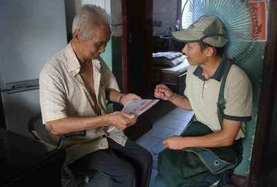 思いやりを運ぶ郵便配達員、中国・江西